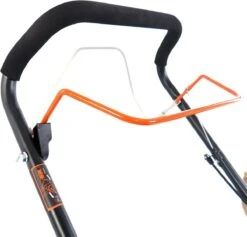 FUXTEC Grasmaaier Benzine - 46cm - Zelfrijdend / Zelftrekkend / Achterwielaandrijving - Mulchfunctie - Opvangbak 50L - FX-RM4646 18 FUXTEC Grasmaaier Benzine - 46cm - Zelfrijdend / Zelftrekkend / Achterwielaandrijving - Mulchfunctie - Opvangbak 50L - FX-RM4646 -Gardena Verkoopwinkel 1200x1150