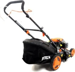 FUXTEC Grasmaaier Benzine - 46cm - Zelfrijdend / Zelftrekkend / Achterwielaandrijving - Mulchfunctie - Opvangbak 50L - FX-RM4646 19 FUXTEC Grasmaaier Benzine - 46cm - Zelfrijdend / Zelftrekkend / Achterwielaandrijving - Mulchfunctie - Opvangbak 50L - FX-RM4646 -Gardena Verkoopwinkel 1200x1156 1