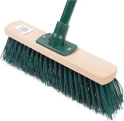 Benson Groene Straatbezem Met Afschroefbare Steel -Gardena Verkoopwinkel 1200x1172 2