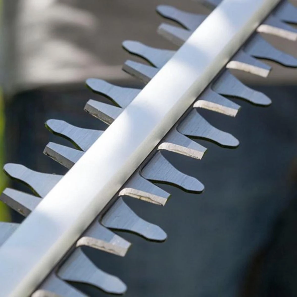 GARDENA - Telescopische THS 500/48 - Heggenschaar (gemotoriseerd) - 48 Cm Meslengte - 25 Mm Tandmes Opening 2 GARDENA - Telescopische THS 500/48 - Heggenschaar (gemotoriseerd) - 48 Cm Meslengte - 25 Mm Tandmes Opening - Afbeelding 2