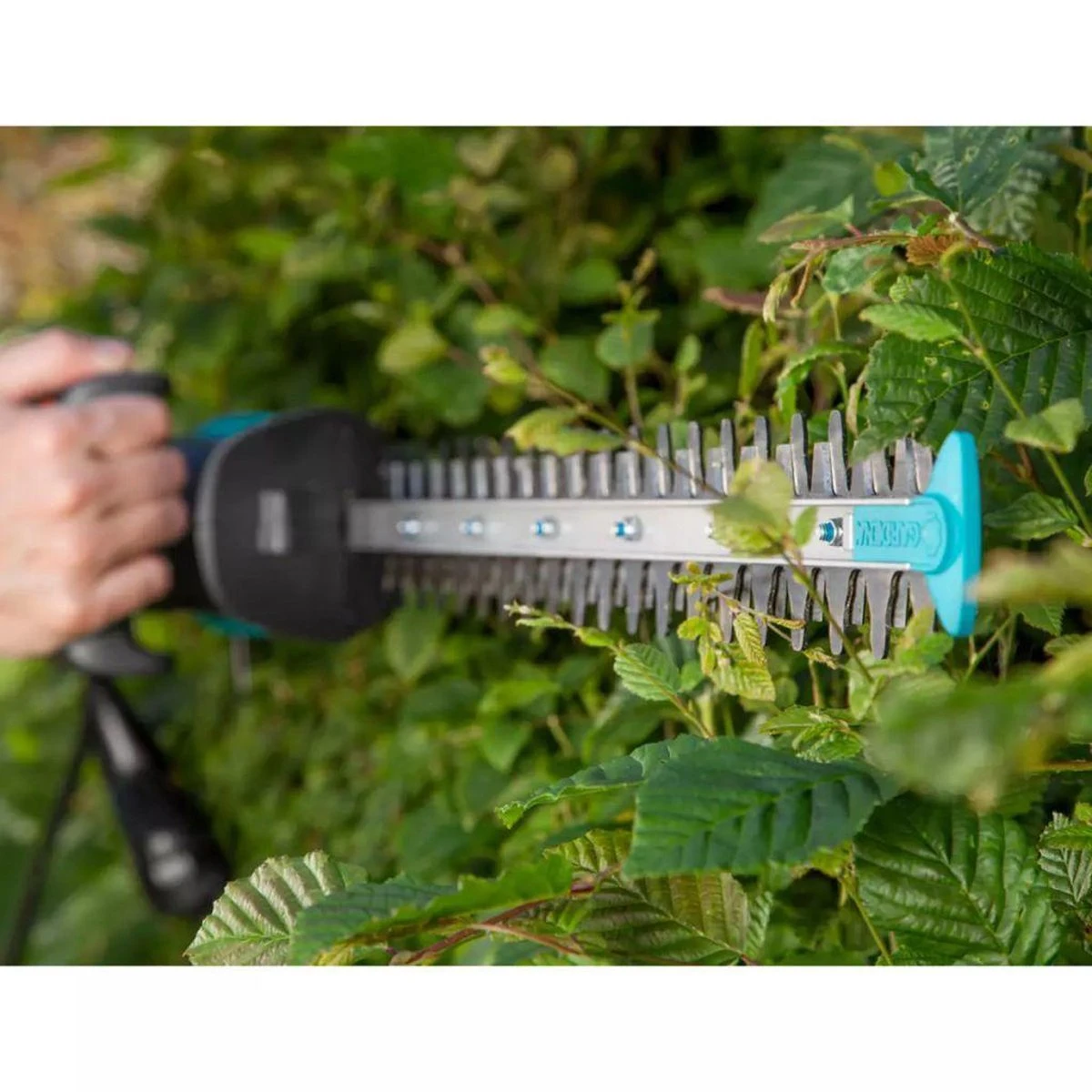 GARDENA - EasyCut 420/45 - Heggenschaar (gemotoriseerd) - Meslengte 45cm - Tandmes Opening 18mm 5 GARDENA - EasyCut 420/45 - Heggenschaar (gemotoriseerd) - Meslengte 45cm - Tandmes Opening 18mm - Afbeelding 5