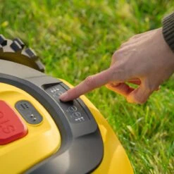 Powerplus POWXG6305 Robotmaaier - 18V - Voor Gazons Tot Ca. 500m² - Maaibreedte 180mm - Incl. Laadstation En Accessoires -Gardena Verkoopwinkel 1200x1200 396