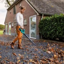 VONROC Accu Bladblazer – VPower 20V – 2 Standen – Max. Blaassnelheid 190km/u – Incl. Accu En Oplader 15 VONROC Accu Bladblazer – VPower 20V – 2 Standen – Max. Blaassnelheid 190km/u – Incl. Accu En Oplader -Gardena Verkoopwinkel 1200x1200 94