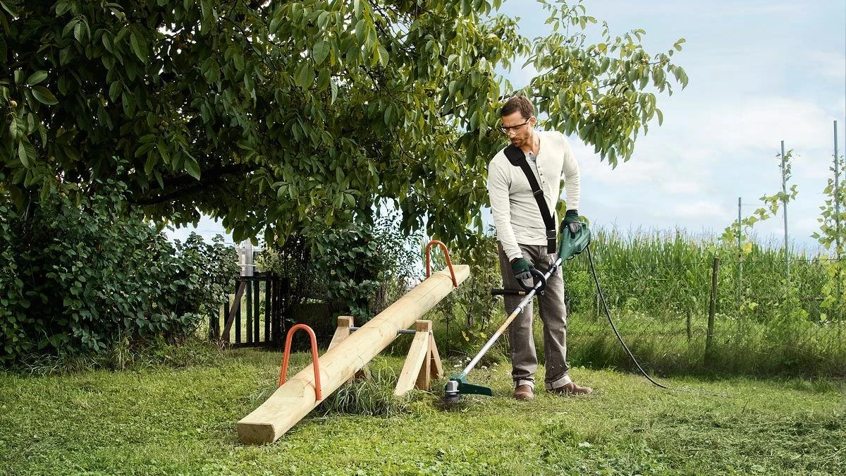 Bosch AFS 23-37 Bosmaaier - 950 W - Op Snoer - Incl. Mes En Draad 7 Bosch AFS 23-37 Bosmaaier - 950 W - Op Snoer - Incl. Mes En Draad - Afbeelding 7