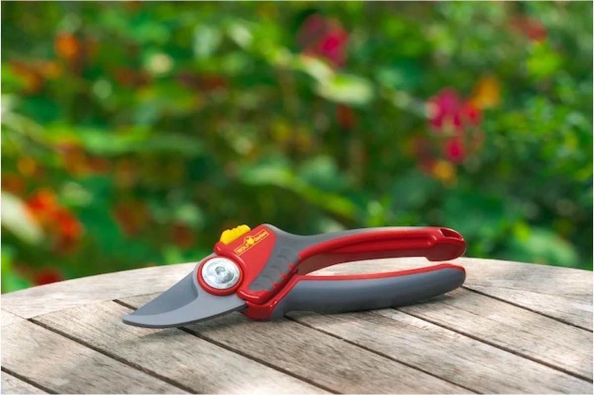 WOLF-Garten Snoeischaar "Premium Plus" RR 4000 - Max. Knipdiameter 22 Mm - Links- En Rechtshandige - Softinleg Handgreep - Snijhoek 30° - Voor Grote Handen - Vervangbare Messen 7 WOLF-Garten Snoeischaar "Premium Plus" RR 4000 - Max. Knipdiameter 22 Mm - Links- En Rechtshandige - Softinleg Handgreep - Snijhoek 30° - Voor Grote Handen - Vervangbare Messen - Afbeelding 7