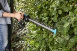 GARDENA - EasyCut 420/45 - Heggenschaar (gemotoriseerd) - Meslengte 45cm - Tandmes Opening 18mm 12 GARDENA - EasyCut 420/45 - Heggenschaar (gemotoriseerd) - Meslengte 45cm - Tandmes Opening 18mm -Gardena Verkoopwinkel 1200x799 100