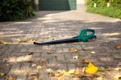 VONROC Accu Bladblazer – VPower 20V – 2 Standen – Max. Blaassnelheid 190km/u – Incl. Accu En Oplader 14 VONROC Accu Bladblazer – VPower 20V – 2 Standen – Max. Blaassnelheid 190km/u – Incl. Accu En Oplader -Gardena Verkoopwinkel 1200x800 15