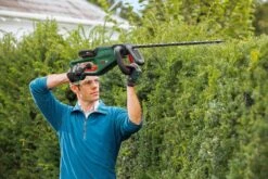 Bosch UniversalHedgeCut 18-55 Heggenschaar - Zonder 18V Accu En Oplader 15 Bosch UniversalHedgeCut 18-55 Heggenschaar - Zonder 18V Accu En Oplader -Gardena Verkoopwinkel 1200x800 159