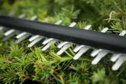 Bosch UniversalHedgeCut 18-50 Heggenschaar - Met 18 V Accu En Lader -Gardena Verkoopwinkel 1200x800 180