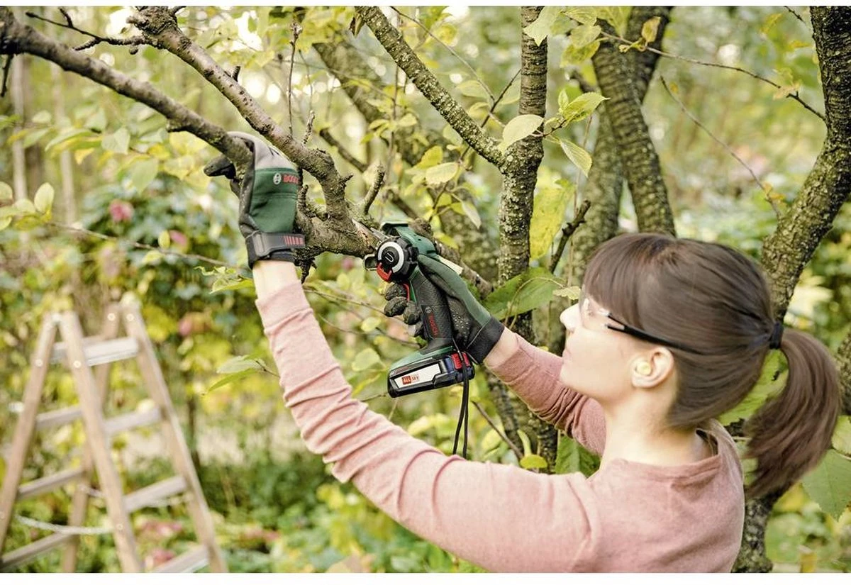 Bosch AdvancedCut 18 Microkettingzaag - Met 1 X 18 V Accu En Lader 3 Bosch AdvancedCut 18 Microkettingzaag - Met 1 X 18 V Accu En Lader - Afbeelding 3