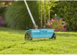 GARDENA Combisysteem Strooiwagen - 40 Cm Strooibreedte - Inhoud 3 Liter - Geschikt Voor 100m² -Gardena Verkoopwinkel 1200x859 3