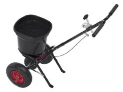 Kreator KRTGR9005 Strooiwagen - 300 Tot 370 Cm Strooibreedte - 23 Liter 13 Kreator KRTGR9005 Strooiwagen - 300 Tot 370 Cm Strooibreedte - 23 Liter -Gardena Verkoopwinkel 1200x904 1