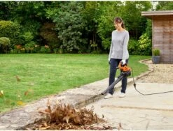 Black & Decker BLACK+DECKER BEBLV300SB-QS Bladblazer - 404 Km/u - 3000W - Zuig-/blaasfunctie - Gesnoerd -Gardena Verkoopwinkel 1200x911 1