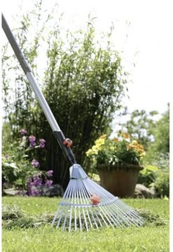 GARDENA Combisysteem Bladhark Hark - Werkbreedte Verstelbaar 30/50 Cm - Aanbevolen Steellengte 130 Cm -Gardena Verkoopwinkel 825x1200 18